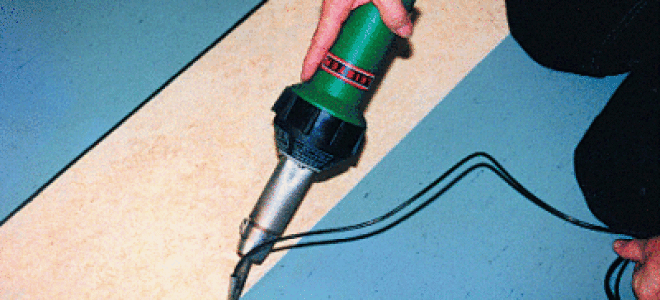 Чем и как незаметно склеить линолеум встык в домашних условиях