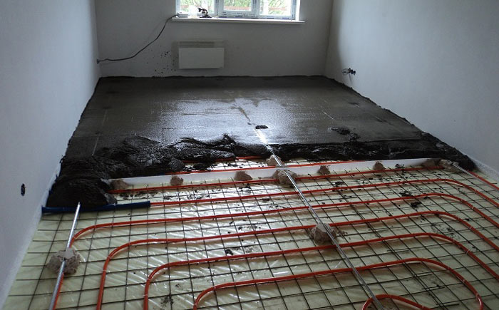 4. ukladka_vodjanogo_pola_pod_cementnuju_stjazhku