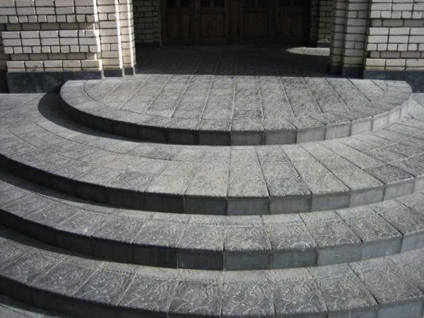 Крыльцо из тротуарной плитки