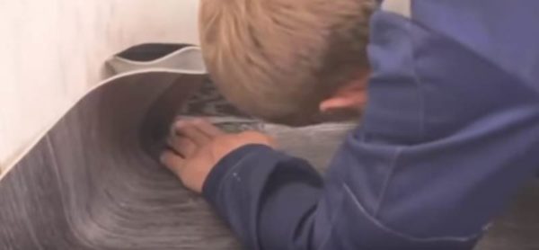 Подгонка линолеума