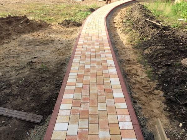 Укладка тротуарной плитки без подрезки
